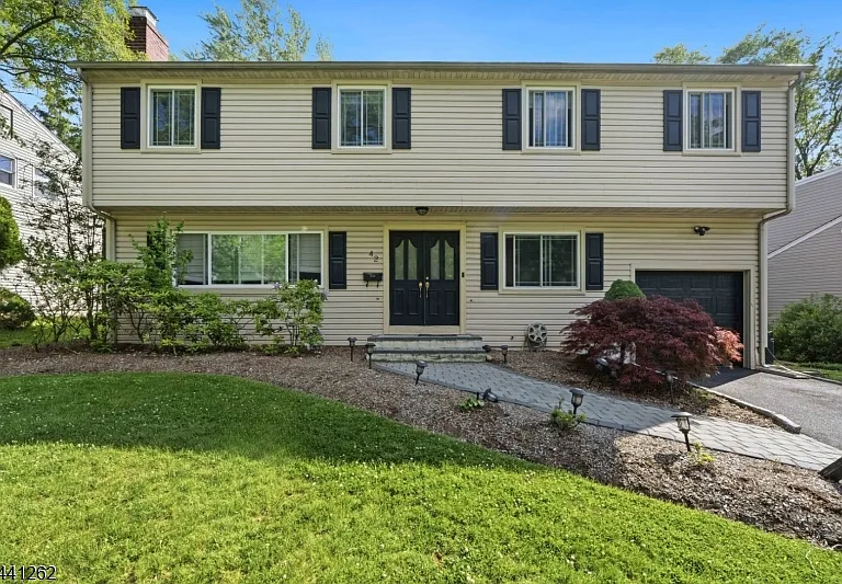 42 Brandon Ave — Photo 1