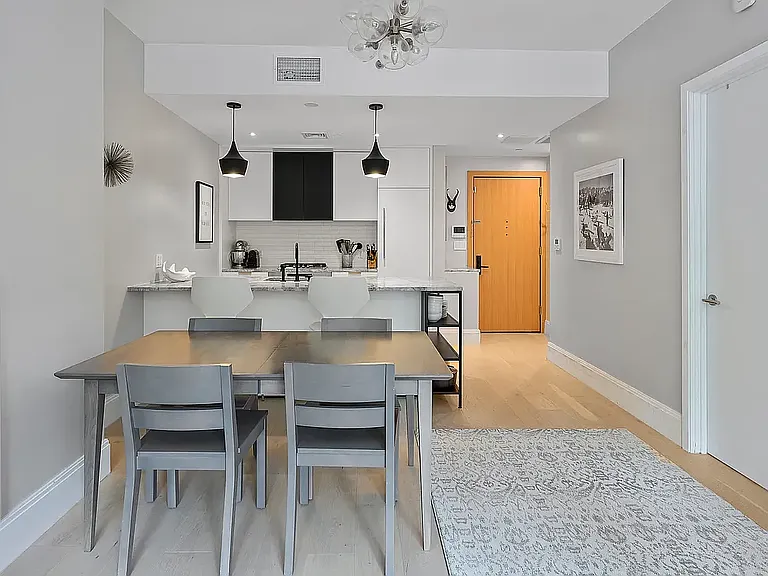610 Warren St #6D — Photo 2