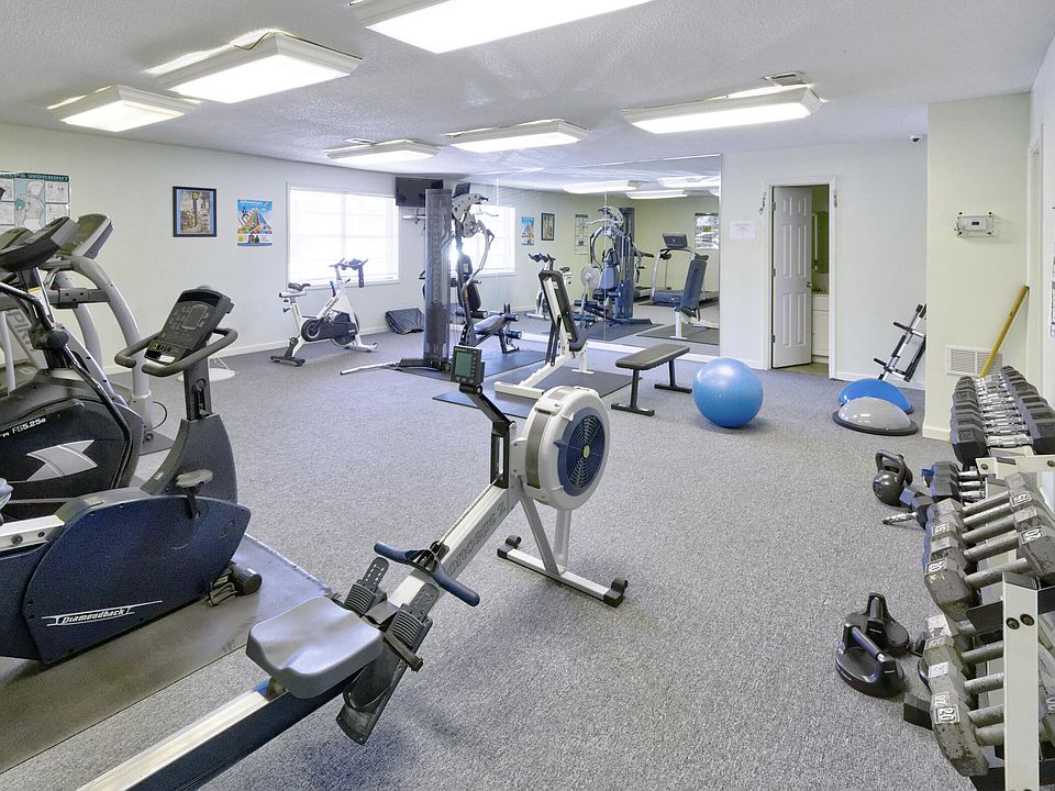 1st image of 415 Parkdale Dr APT 16B