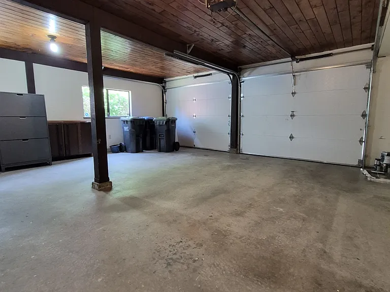3853 Clematis Cres — Photo 29