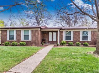 11 Wells Fargo Ct, Saint Peters, MO 63376