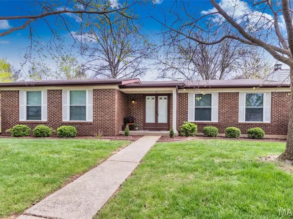 11 Wells Fargo Ct, Saint Peters, MO 63376