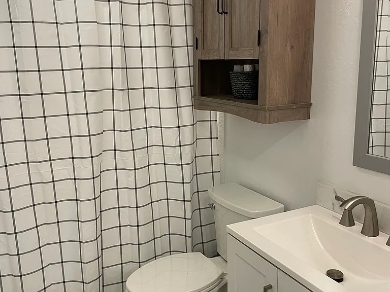 2505 S Broadway — Photo 9
