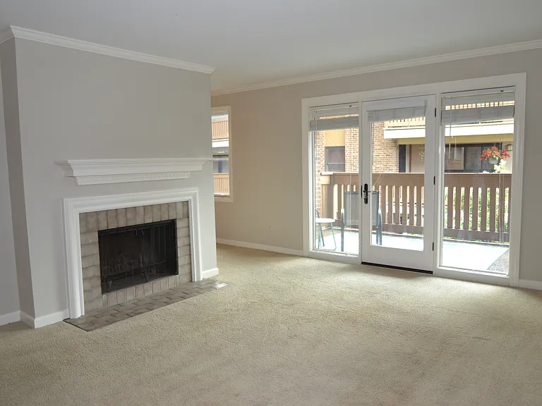 120 Hillsboro Pl — Photo 3