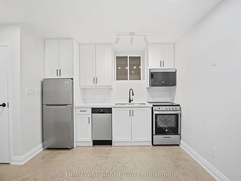 2563 Dundas St W #5 — Photo 5