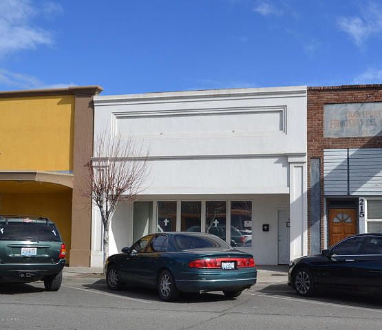 1st image of 213 S Wapato Ave