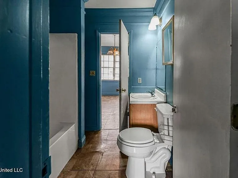 4718 Main St — Photo 10
