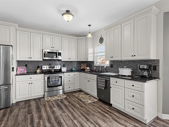 5th image of 31 Meadowstone Dr