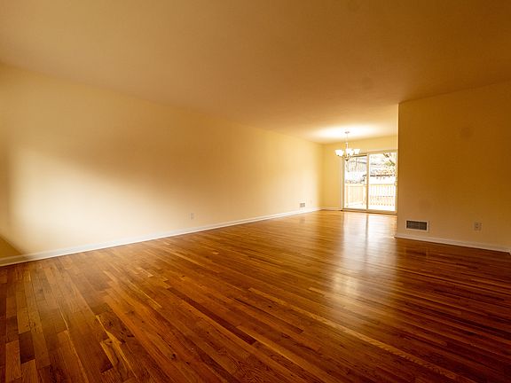 2nd image of 10 Eastbrook Dr