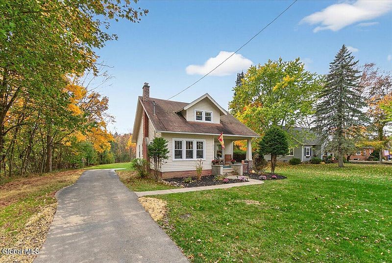 4th image of 934 Riverview Road