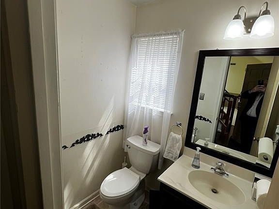 4th image of 204 Springdale Way