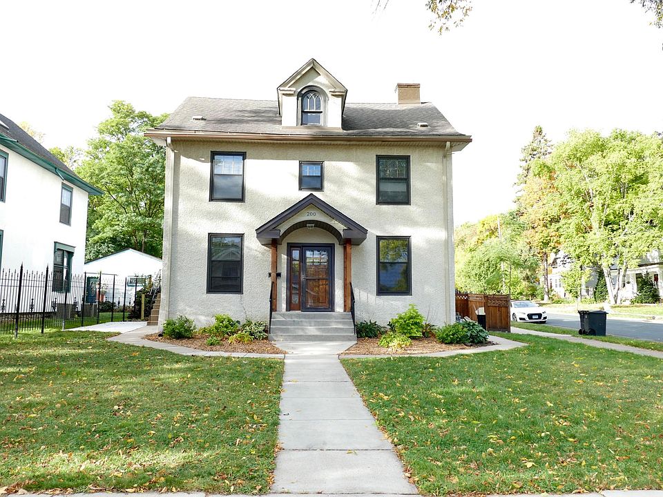 Beautiful classic duplex.