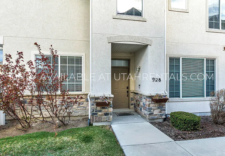 928 Chelsea Ln — Photo 3