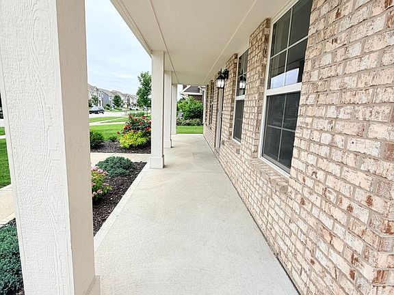 3rd image of 1332 Horse Shoe Bnd