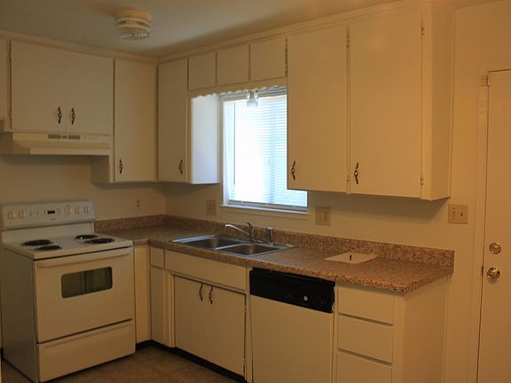 3rd image of 750 W Olive Ave