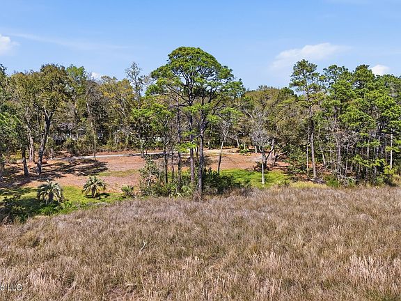4th image of Wild Oaks Dr