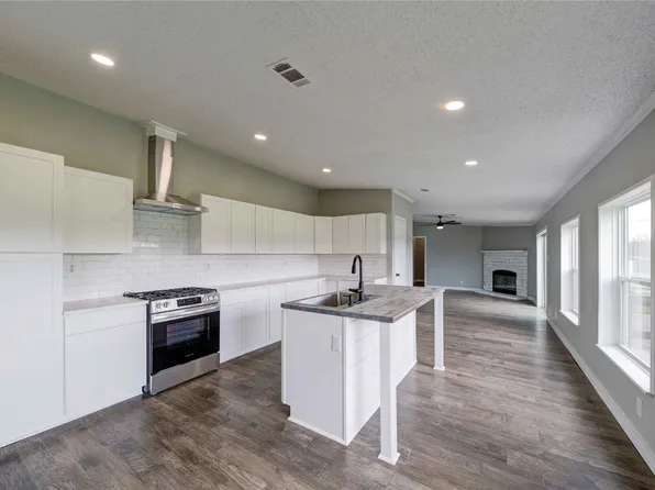 233 Chisholm Hills Dr, Rhome, TX 76078
