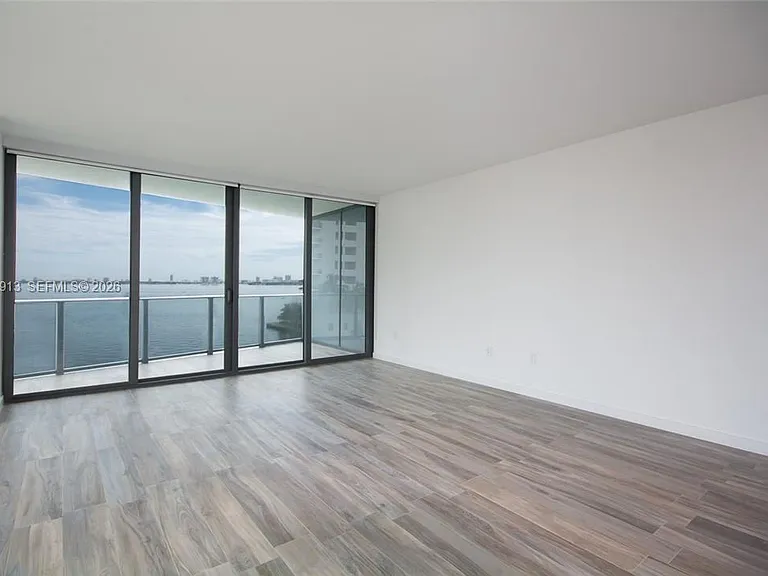 460 NE 28th St #501 — Photo 3