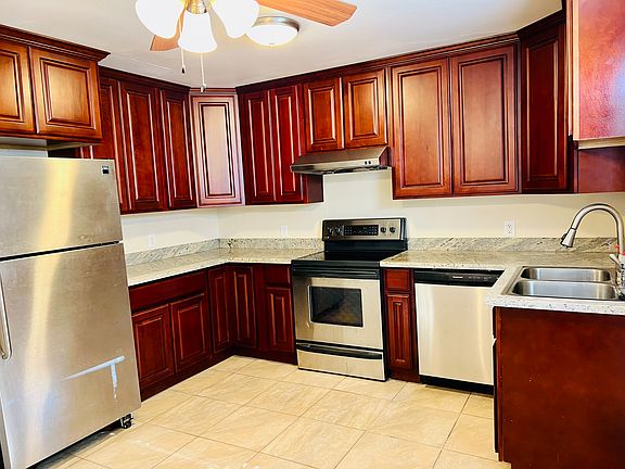 3rd image of 1098 W Hamilton Ave #1
