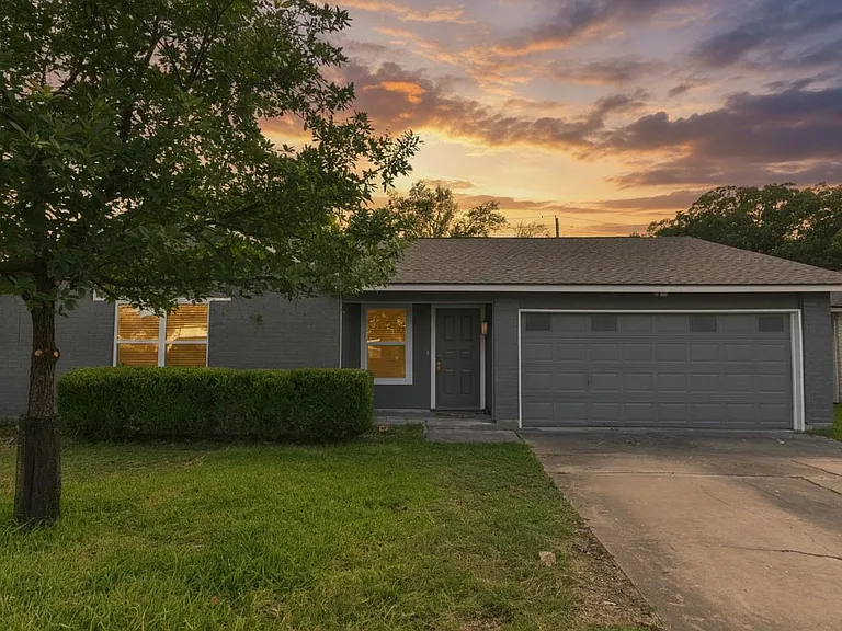 11214 Blackmoor Dr — Photo 1