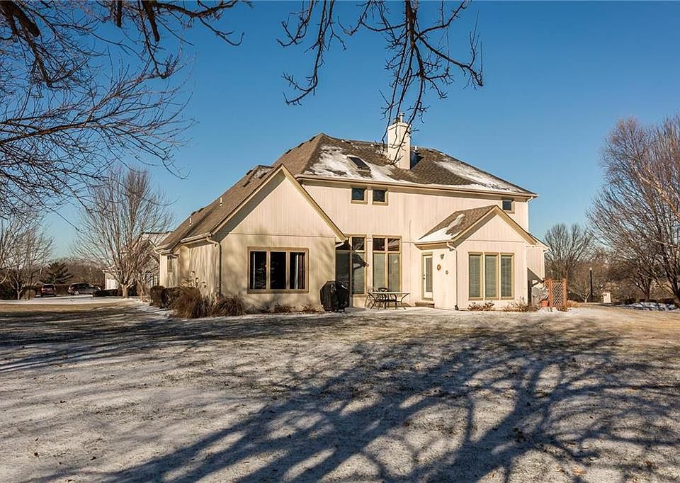 1st image of 1101 SW Coachlight Dr