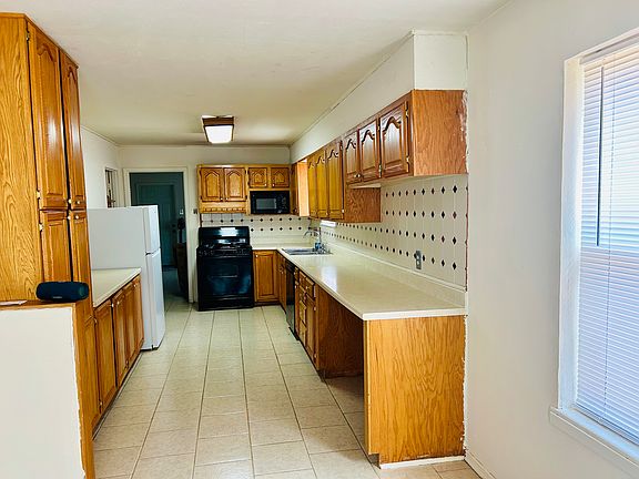 5th image of 1218 Briarwood St