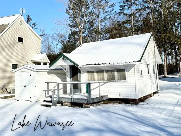 11719 N Black Point Rd, Syracuse, IN 46567