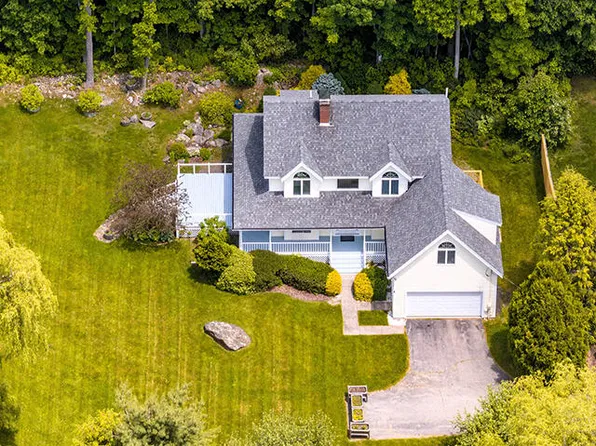 8 N Lewis Avenue, Camden, ME 04843