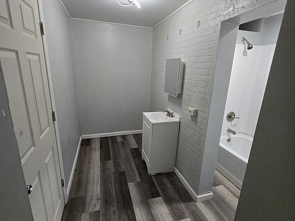 4th image of 301 W Courtois St #1