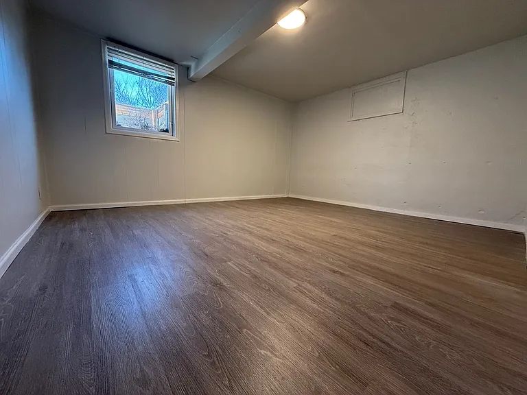 605 E Prospect Rd — Photo 11