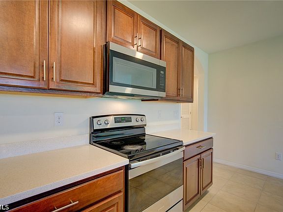 3rd image of 919 NE 11th St