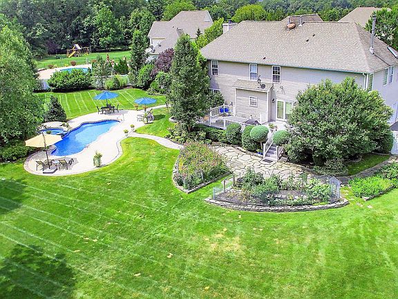 4th image of 1731 Pheasant Hollow Ln