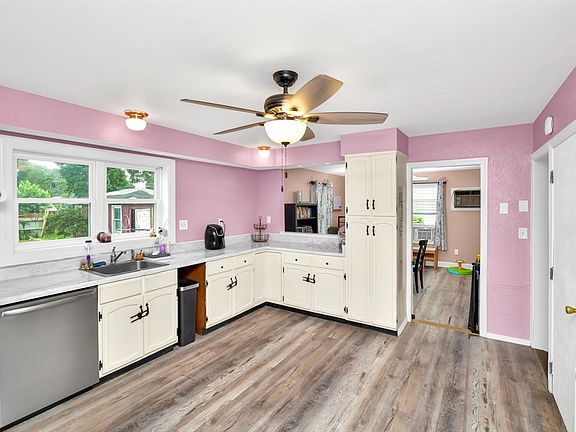 4th image of 225 Park St