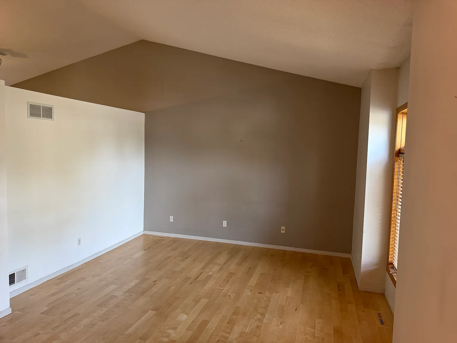 3 bed, 2307 sqft, $3,000 — Photo 4