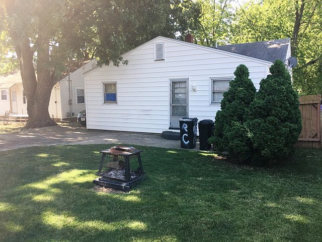 2nd image of 804 W Maple St