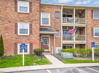 5734 Spotswood Dr, Lyndhurst, OH 44124