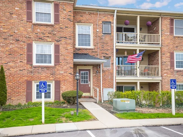 5734 Spotswood Dr, Lyndhurst, OH 44124
