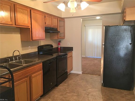 3rd image of 1360 Glyndon Dr