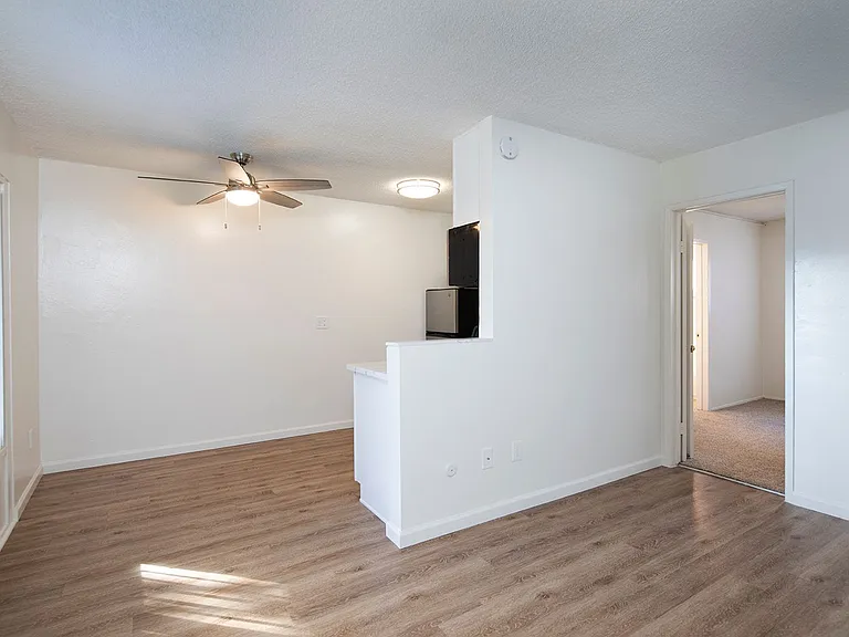 Aztec Pacific Apartments — Photo 35