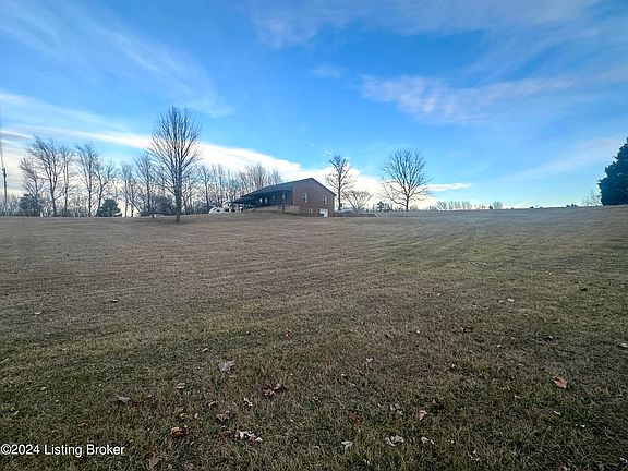 3rd image of 275 Shawn Ln