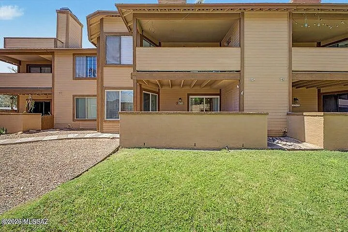 2 bed, 1.0 bath, 1015 sqft, $1,200 — Photo 2