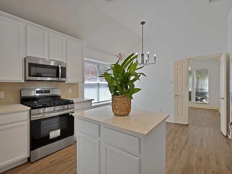 5516 Broken Bend Dr — Photo 7