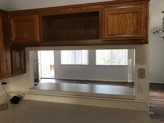 5th image of 103 N Overland Cir