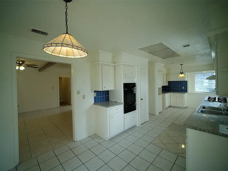 12618 Bexley Dr — Photo 10