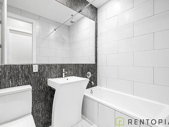 5th image of 253 Melrose St APT 1L