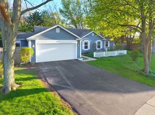 27W025 Tamarack Ct, Winfield, IL 60190