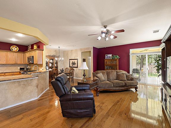 4th image of 308 Portsmouth Dr