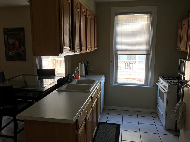 1107 W George St — Photo 16