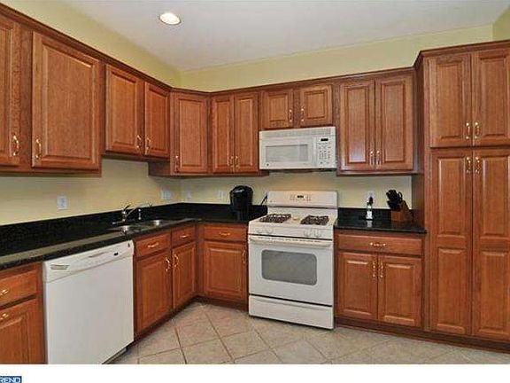 5th image of 22 Moor Dr