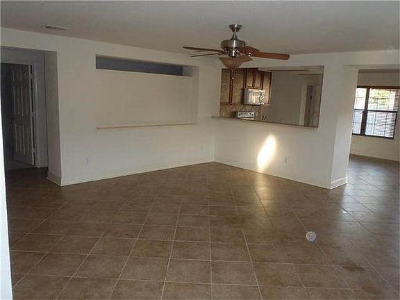 5th image of 239 Woodlake Dr